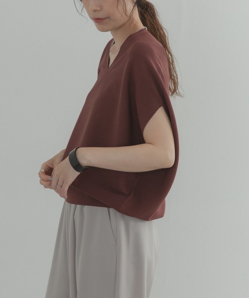 URBAN RESEARCH DOORS(アーバンリサーチドアーズ)の「『WEB限定』Vネックコクーンニット(ベスト・レディース・ネイビー/グリーン/ブラウン系その他・FREE)」の4枚目の写真