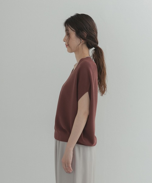 URBAN RESEARCH DOORS(アーバンリサーチドアーズ)の「『WEB限定』Vネックコクーンニット(ベスト・レディース・ネイビー/グリーン/ブラウン系その他・FREE)」の12枚目の写真