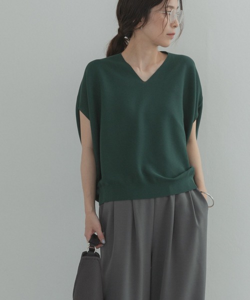 URBAN RESEARCH DOORS(アーバンリサーチドアーズ)の「『WEB限定』Vネックコクーンニット(ベスト・レディース・ネイビー/グリーン/ブラウン系その他・FREE)」の16枚目の写真