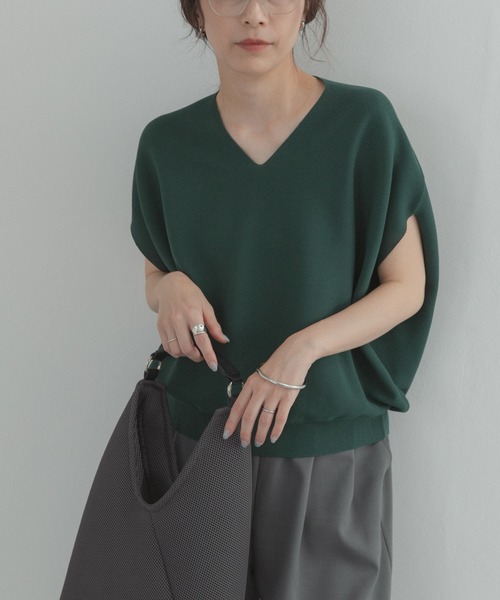 URBAN RESEARCH DOORS(アーバンリサーチドアーズ)の「『WEB限定』Vネックコクーンニット(ベスト・レディース・ネイビー/グリーン/ブラウン系その他・FREE)」の17枚目の写真