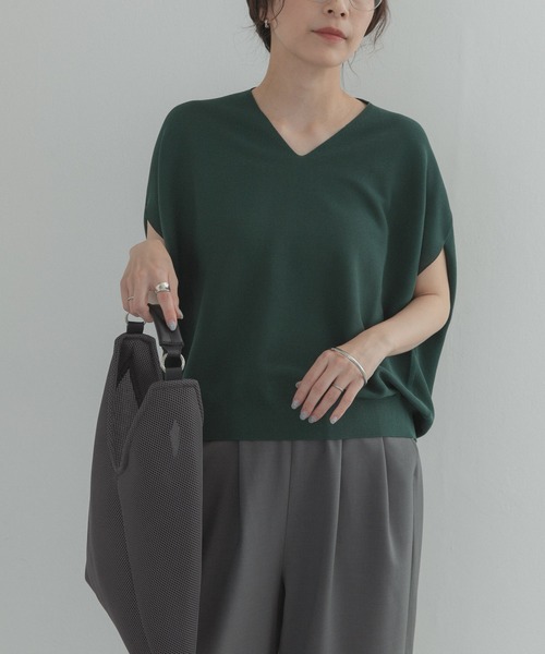 URBAN RESEARCH DOORS(アーバンリサーチドアーズ)の「『WEB限定』Vネックコクーンニット(ベスト・レディース・ネイビー/グリーン/ブラウン系その他・FREE)」の18枚目の写真