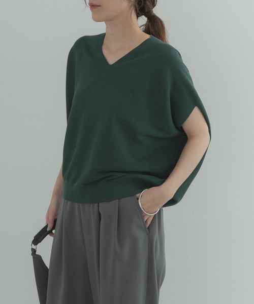 URBAN RESEARCH DOORS(アーバンリサーチドアーズ)の「『WEB限定』Vネックコクーンニット(ベスト・レディース・ネイビー/グリーン/ブラウン系その他・FREE)」の19枚目の写真