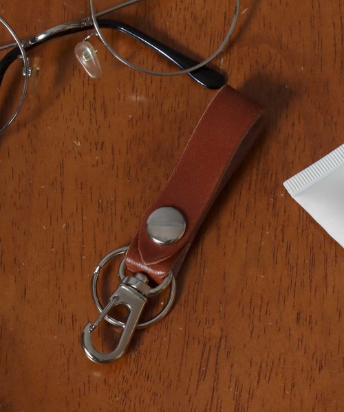 ANPAS(アンパス)の「Made in Japan Tochigi Leather Key Holder / 国産 栃木レザーキーホルダー チャームホルダー キーアクセサリー メンズ レディース ユニセックス 日本製 牛革(キーケース/キーアクセサリー・メンズ・ブラウン/レッド/ダークブラウン・FREE)」の1枚目の写真