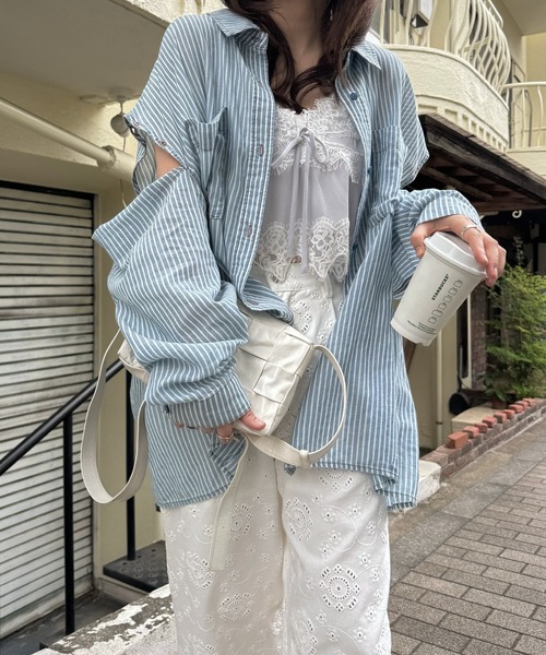 WILLFULLY(ウィルフリー)の「indigo gauze open shoulder oversize SH(シャツ/ブラウス・レディース・ブルー/ストライプ・FREE)」の2枚目の写真