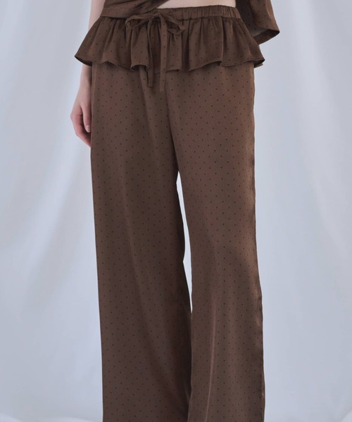 WILLFULLY(ウィルフリー)の「ruffle waist satin polka dot relax PT(その他パンツ・レディース・ブラック/ブラウン・FREE)」の2枚目の写真