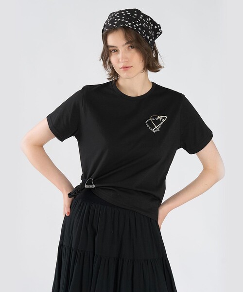 To b. by agnes b.(トゥービーバイアニエスベー)の「ロゴ刺繍 ハート プリント コットン 半袖 Tシャツ(Tシャツ/カットソー・レディース・ブラック・40/38)」の3枚目の写真