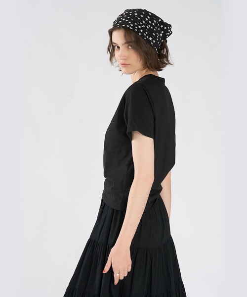 To b. by agnes b.(トゥービーバイアニエスベー)の「ロゴ刺繍 ハート プリント コットン 半袖 Tシャツ(Tシャツ/カットソー・レディース・ブラック・40/38)」の5枚目の写真