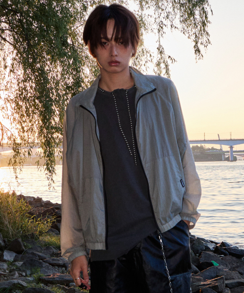 KRUXH（クルクス）の「ナイロンハイネックウィンドジップアップグレーアイ（ナイロンジャケット・レディース・その他・1/2）」の9枚目の写真