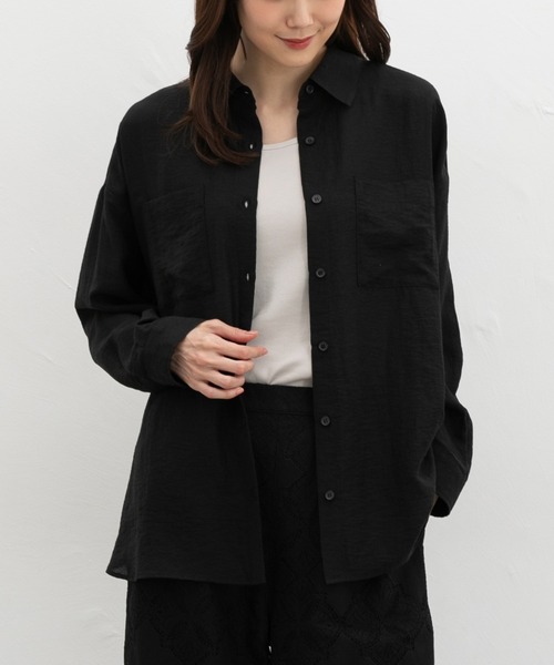 Honeys（ハニーズ）の「【ハニさら・接触冷感】麻混ポケ付ゆるシャツ（シャツ/ブラウス・レディース・グリーン/ブラック/ベージュ/アイボリー/ブラウン・L/LL/M）」の2枚目の写真