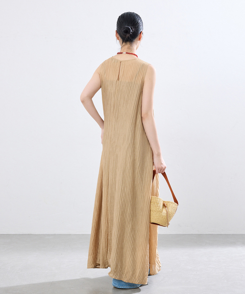 IENA（イエナ）の「ESTHE/エステ Sheer Pleated Maxi Dress ワンピース 252-3200B（ワンピース・レディース・ベージュ・FREE）」の4枚目の写真