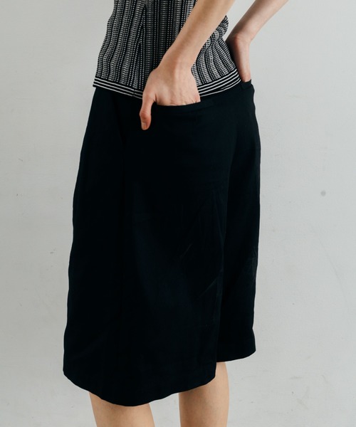 CREDONA（クレドナ）の「WIDE BERMUDA PANTS/ワイドバミューダパンツ（その他パンツ・レディース・ベージュ/ブラック・0/1）」の21枚目の写真