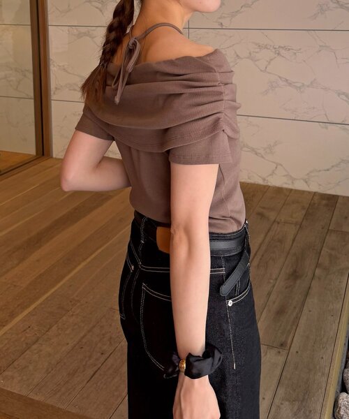 Thevon(ゼボン)の「ホルター付きオフショルプルオーバー(Tシャツ/カットソー・レディース・ブラック/モカ/アイボリー・FREE)」の16枚目の写真