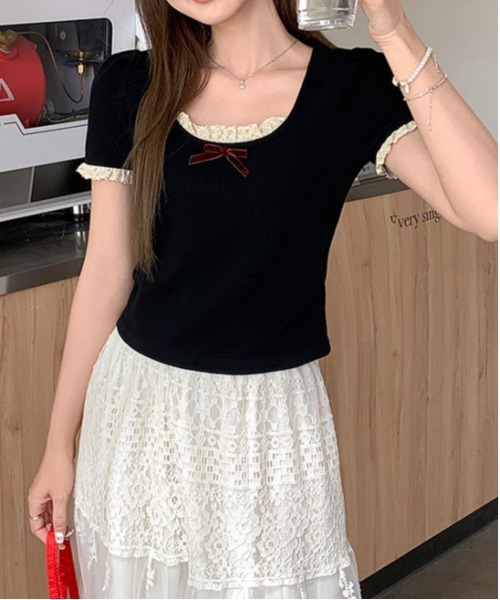 ＆soiree（アンドソワレ）の「クルーネックレースフリルリボン付きトップス（Tシャツ/カットソー・レディース・ブラック・LARGE/MEDIUM/SMALL）」の2枚目の写真