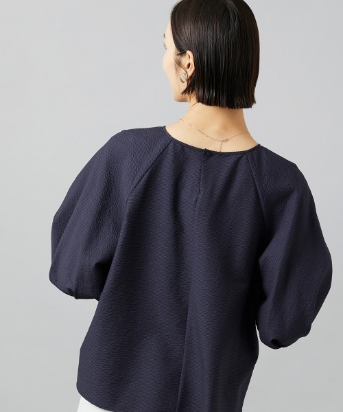 MICHEL KLEIN（ミッシェル・クラン）の「パフスリーブブラウス（シャツ/ブラウス・レディース・ダークインディゴブルー/ネイビー/ライトグレー/ブラック/ベージュ・38）」の4枚目の写真