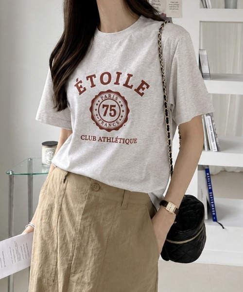 sowme.(ソウミー)の「古着風に着回せる◎【フレンチカレッジロゴ ベーシック Tシャツ】(Tシャツ/カットソー・レディース・オートミール/ベージュ系その他・SMALL/MEDIUM/LARGE)」の2枚目の写真