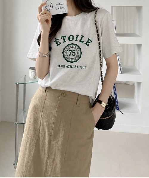 sowme.(ソウミー)の「古着風に着回せる◎【フレンチカレッジロゴ ベーシック Tシャツ】(Tシャツ/カットソー・レディース・オートミール/ベージュ系その他・SMALL/MEDIUM/LARGE)」の5枚目の写真