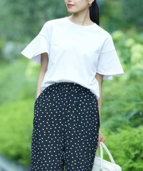 Tiara(ティアラ)の「フレアスリーブTシャツ(Tシャツ/カットソー・レディース・ブラック/ホワイト/チャコールグレー・FREE)」の2枚目の写真