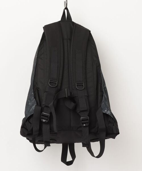 GREGORY(グレゴリー)の「デイパック DAYPACK シャドウタペストリー(バックパック/リュック・メンズ・ブラック系その他・-)」の2枚目の写真