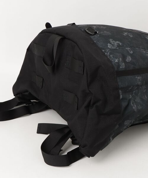 GREGORY(グレゴリー)の「デイパック DAYPACK シャドウタペストリー(バックパック/リュック・メンズ・ブラック系その他・-)」の3枚目の写真