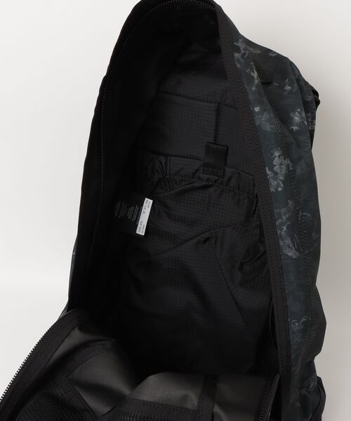 GREGORY(グレゴリー)の「デイパック DAYPACK シャドウタペストリー(バックパック/リュック・メンズ・ブラック系その他・-)」の4枚目の写真
