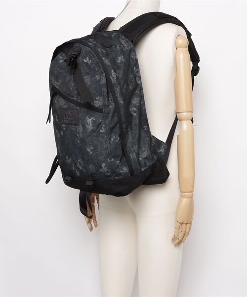GREGORY(グレゴリー)の「デイパック DAYPACK シャドウタペストリー(バックパック/リュック・メンズ・ブラック系その他・-)」の5枚目の写真