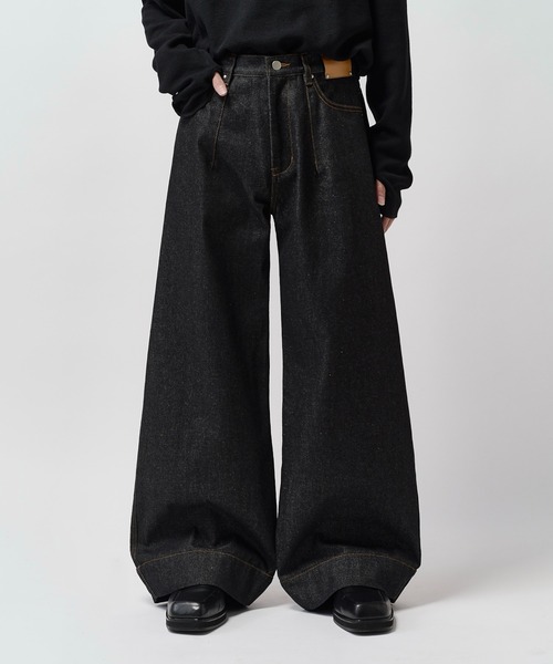 Lui's(ルイス)の「【Neucon】FRONT PATCH WIDE-LEG JEANS / フロントパッチワイドレッグデニムパンツ / セットアップ対応(デニムパンツ・メンズ・インディゴブルー/ブラック・1/2)」の4枚目の写真