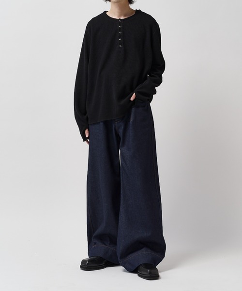 Lui's(ルイス)の「【Neucon】FRONT PATCH WIDE-LEG JEANS / フロントパッチワイドレッグデニムパンツ / セットアップ対応(デニムパンツ・メンズ・インディゴブルー/ブラック・1/2)」の6枚目の写真