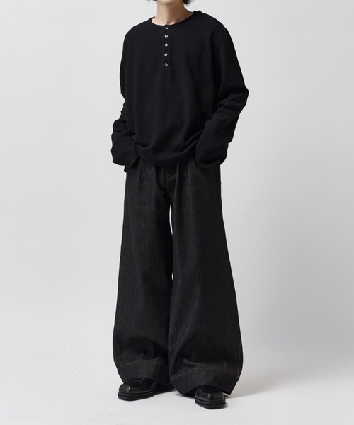 Lui's(ルイス)の「【Neucon】FRONT PATCH WIDE-LEG JEANS / フロントパッチワイドレッグデニムパンツ / セットアップ対応(デニムパンツ・メンズ・インディゴブルー/ブラック・1/2)」の13枚目の写真