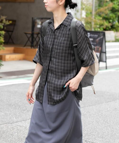 EKAL(エカル)の「『速乾』パナマライク リラックスチェックシャツ(シャツ/ブラウス・レディース・グレー系その他/ベージュ系その他・ONE)」の2枚目の写真