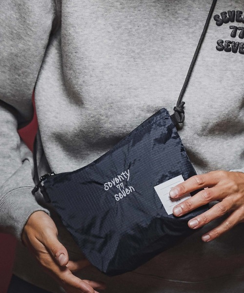 seventy seven（セブンティセブン）の「mko13773- nylon rip stop shoulder bag サコッシュ(7726W340)（ショルダーバッグ・メンズ・ホワイト/ネイビー/ブラック×ホワイト/ブラック×ゴールド・FREE）」の5枚目の写真