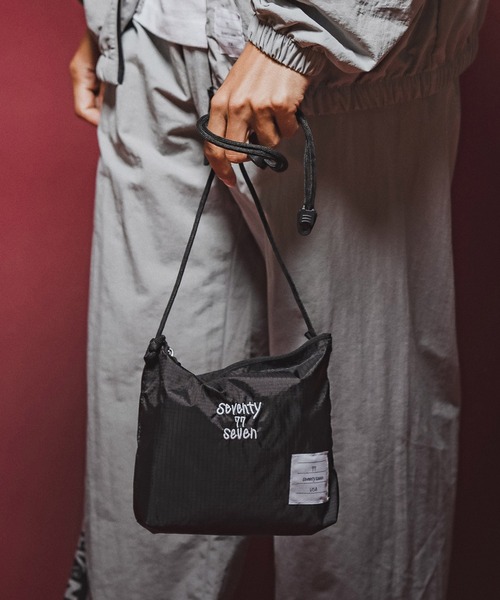 seventy seven（セブンティセブン）の「mko13773- nylon rip stop shoulder bag サコッシュ(7726W340)（ショルダーバッグ・メンズ・ホワイト/ネイビー/ブラック×ホワイト/ブラック×ゴールド・FREE）」の10枚目の写真