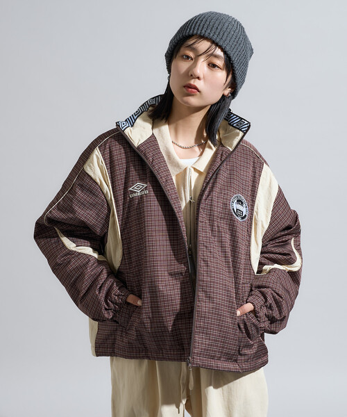 FREAK'S STORE(フリークスストア)の「UMBRO × FREAK'S STORE/アンブロ 別注 Padding Track Jacket/別注 パディング トラックジャケット/中綿トラックジャケット(その他アウター・レディース・ナチュラル/ダークブラウン/ブラウン・フリ-)」の2枚目の写真