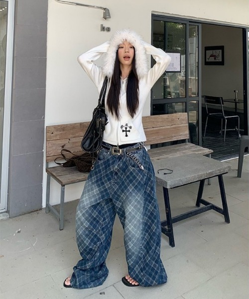 Ritzy(リッツィー)の「ウォッシュドチェックワイドデニムパンツ(デニムパンツ・レディース・ネイビー・M)」の6枚目の写真