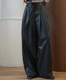 WILLFULLY（ウィルフリー）の「soft synthetic leather relaxed tuck PT（その他パンツ）」