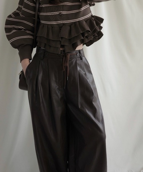 WILLFULLY(ウィルフリー)の「soft synthetic leather relaxed tuck PT(その他パンツ・レディース・ブラウン/ライラック/ブラック・M/S)」の7枚目の写真