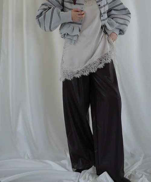 WILLFULLY(ウィルフリー)の「soft synthetic leather relaxed tuck PT(その他パンツ・レディース・ブラウン/ライラック/ブラック・M/S)」の10枚目の写真