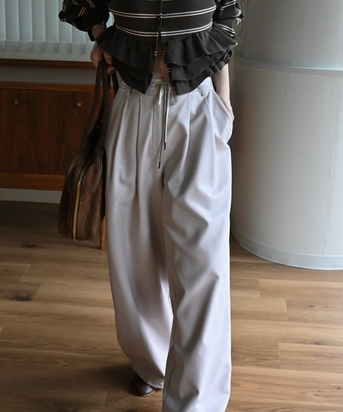 WILLFULLY(ウィルフリー)の「soft synthetic leather relaxed tuck PT(その他パンツ・レディース・ブラウン/ライラック/ブラック・M/S)」の14枚目の写真