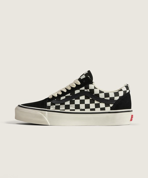 VANS（バンズ）の「VANS PREMIUM オールドスクール / LX Old Skool CHECKERBOARD BLAC VN000D56BZW1（スニーカー・メンズ・ブラック×ホワイト・4.5/5/5.5/6/6.5/7）」の2枚目の写真