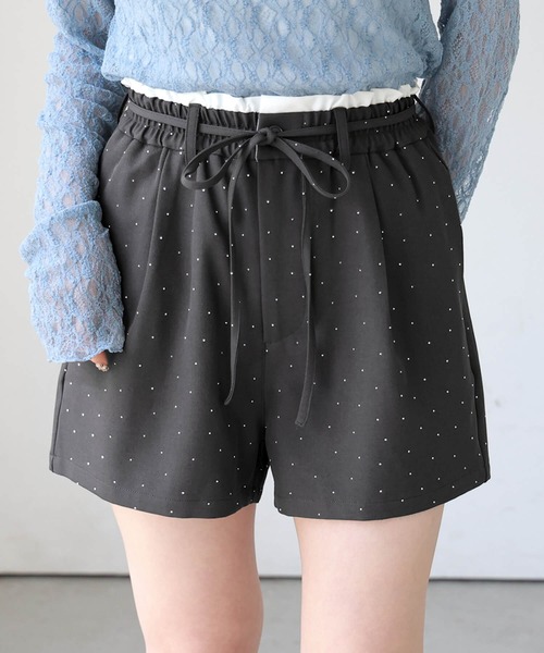 tiptop(ティップトップ)の「ラインストーンフリルショートパンツ(その他パンツ・レディース・チャコールグレー/ブラック・FREE)」の2枚目の写真