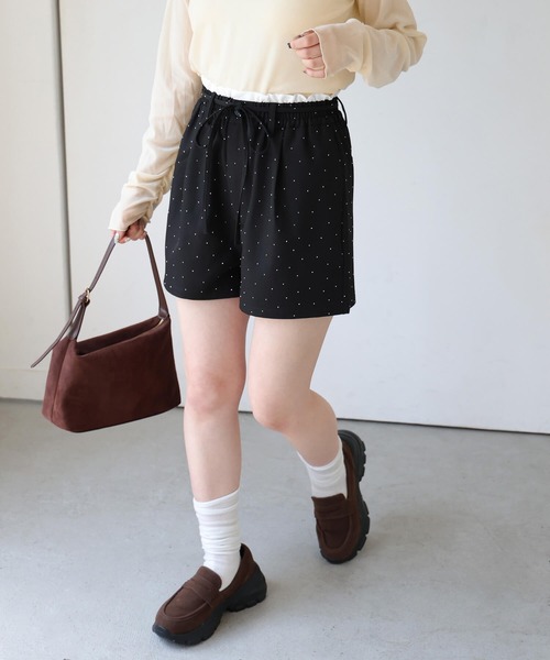 tiptop(ティップトップ)の「ラインストーンフリルショートパンツ(その他パンツ・レディース・チャコールグレー/ブラック・FREE)」の15枚目の写真