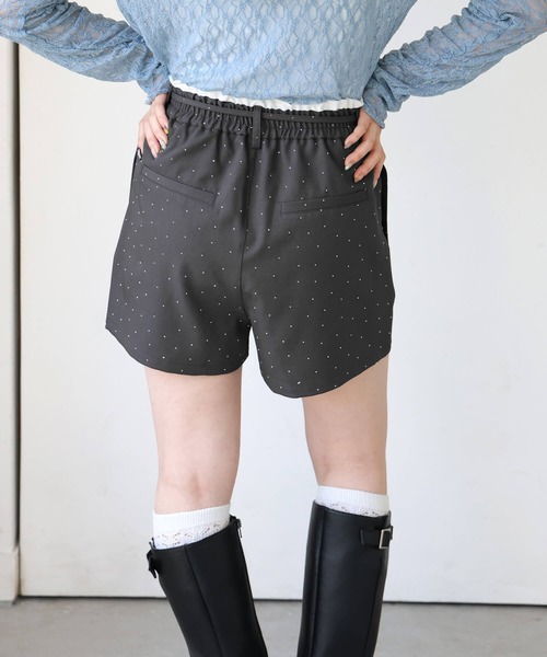 tiptop(ティップトップ)の「ラインストーンフリルショートパンツ(その他パンツ・レディース・チャコールグレー/ブラック・FREE)」の4枚目の写真