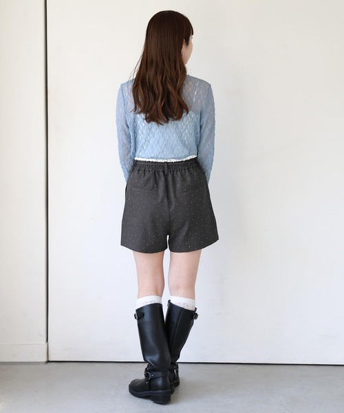 tiptop(ティップトップ)の「ラインストーンフリルショートパンツ(その他パンツ・レディース・チャコールグレー/ブラック・FREE)」の5枚目の写真