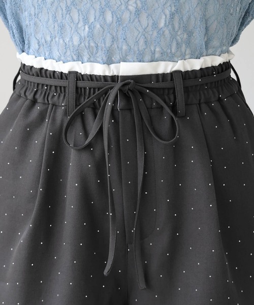 tiptop(ティップトップ)の「ラインストーンフリルショートパンツ(その他パンツ・レディース・チャコールグレー/ブラック・FREE)」の6枚目の写真