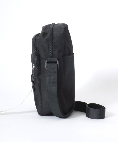 Lee(リー)の「Lee/リー 撥水 ロゴ ワンポイント刺繍 テープチャーム付き ミニショルダーバッグ/レディース メンズ(ショルダーバッグ・レディース・ブラック×ブラック/ブラック×ホワイト/ブラック×グリーン/ブラック×パープル/ブラック×ピンク・FREE)」の9枚目の写真