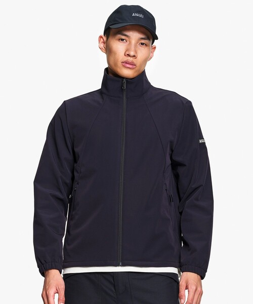 AIGLE(エーグル)の「撥水 防風 ストレッチ ソフトシェル スタンドカラージャケット WARM(ブルゾン・メンズ・ダークカーキ/ブラック・L/M/S/XL)」の1枚目の写真