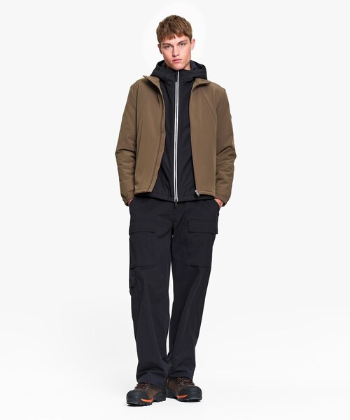 AIGLE(エーグル)の「撥水 防風 ストレッチ ソフトシェル スタンドカラージャケット WARM(ブルゾン・メンズ・ダークカーキ/ブラック・L/M/S/XL)」の4枚目の写真