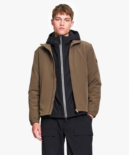AIGLE(エーグル)の「撥水 防風 ストレッチ ソフトシェル スタンドカラージャケット WARM(ブルゾン・メンズ・ダークカーキ/ブラック・L/M/S/XL)」の5枚目の写真