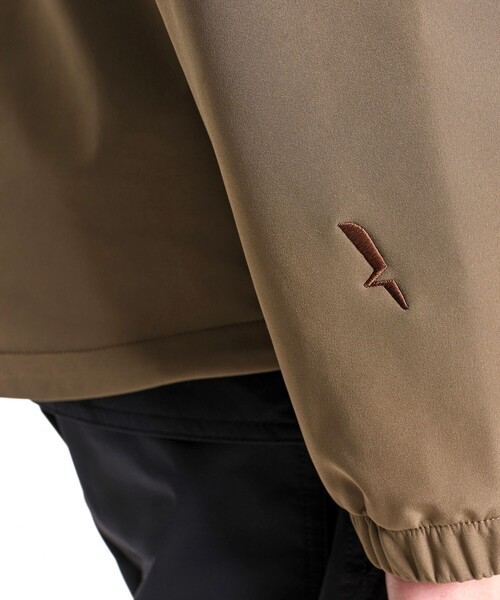 AIGLE(エーグル)の「撥水 防風 ストレッチ ソフトシェル スタンドカラージャケット WARM(ブルゾン・メンズ・ダークカーキ/ブラック・L/M/S/XL)」の8枚目の写真