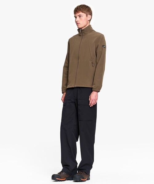 AIGLE(エーグル)の「撥水 防風 ストレッチ ソフトシェル スタンドカラージャケット WARM(ブルゾン・メンズ・ダークカーキ/ブラック・L/M/S/XL)」の10枚目の写真