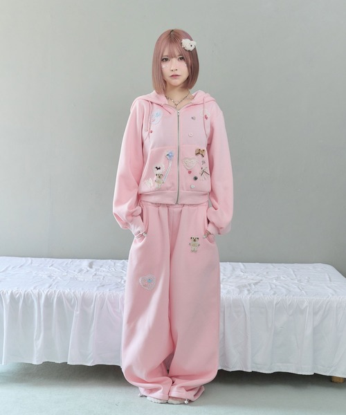 rumnel:(ルムネル)の「アイマスク付き裏起毛デコスウェットパーカー / Deco Fleece-Lined Hoodie with Eye Mask(パーカー・レディース・ブラック/ピンク/グレー・FREE)」の4枚目の写真